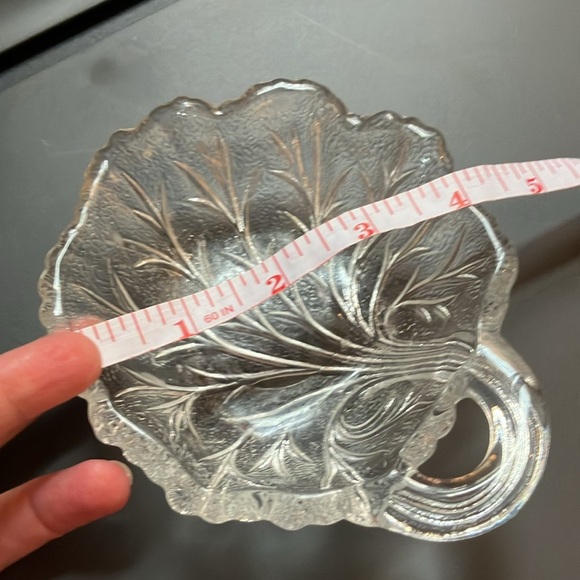 Indiana Glass Clear Cabbage Leaf Design Dish - Picture 3 of 3